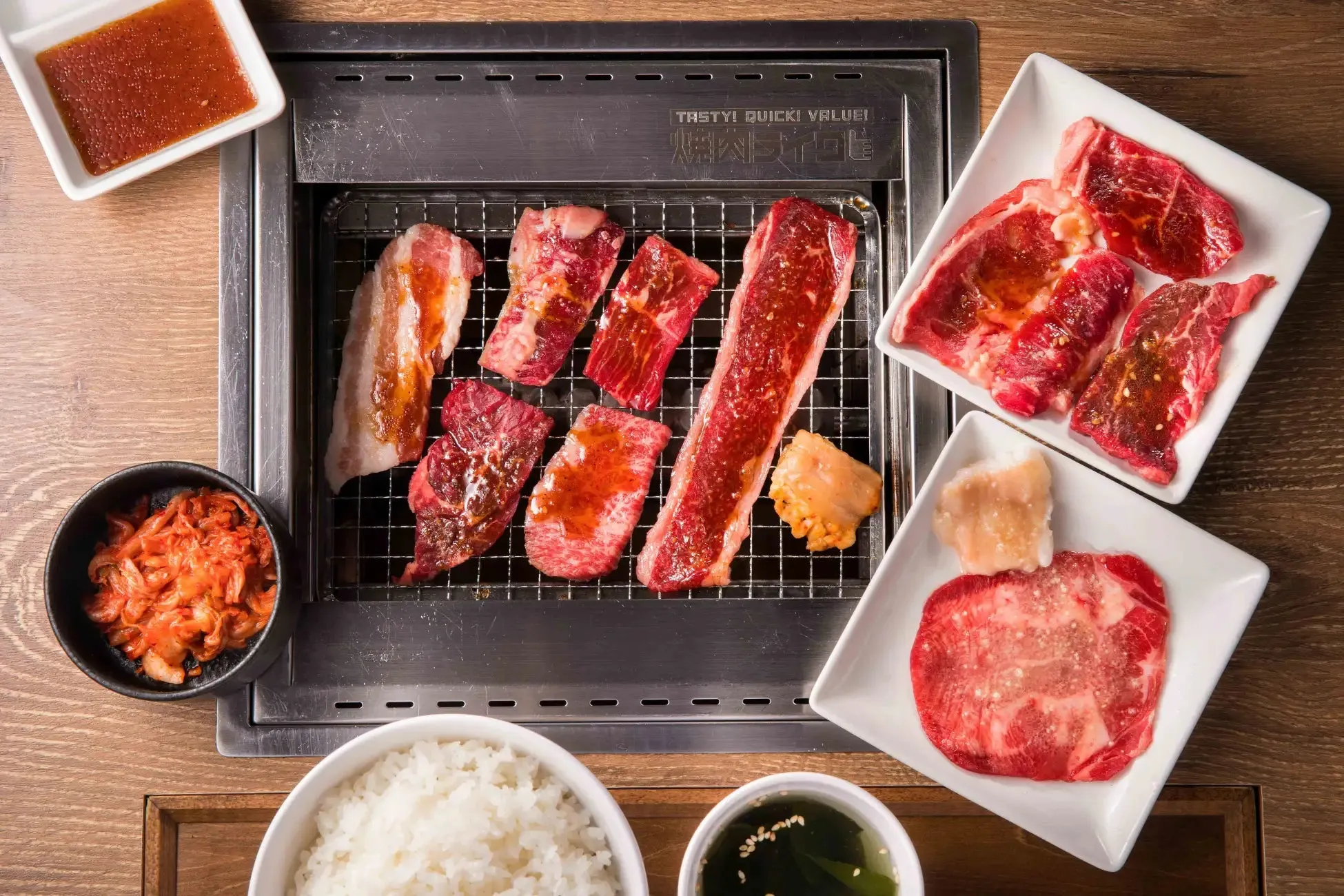 焼肉ライクのロゴと店舗イメージ