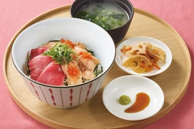 炭火焼肉のお月見ハンバーグ