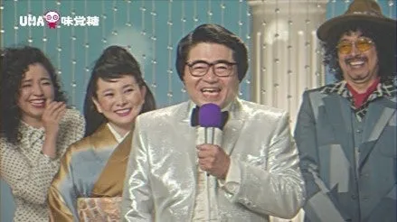 CMの一場面：マツコさんがステージに立つ様子