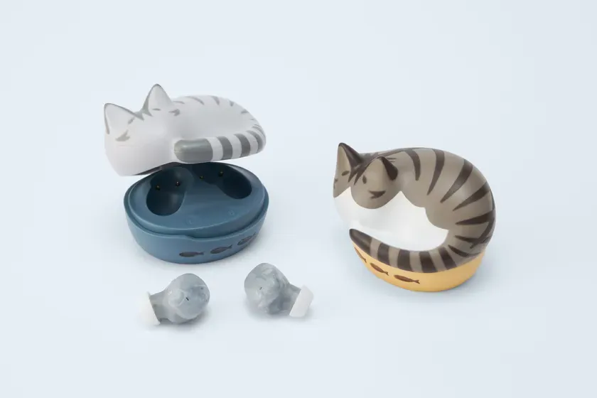 開発担当者の猫とイヤホン