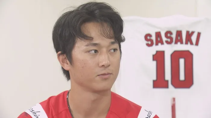 佐々木泰選手のプレー写真