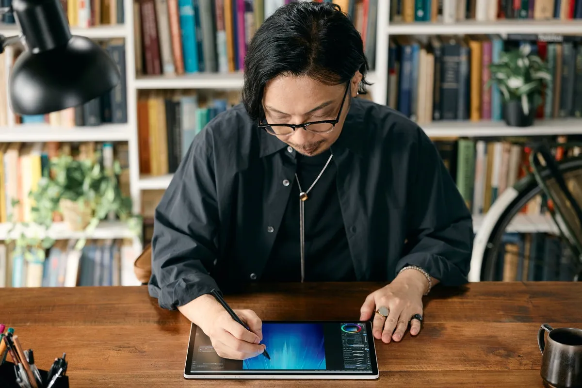 Wacom MovinkPad Pro 14のスタイリッシュな背面
