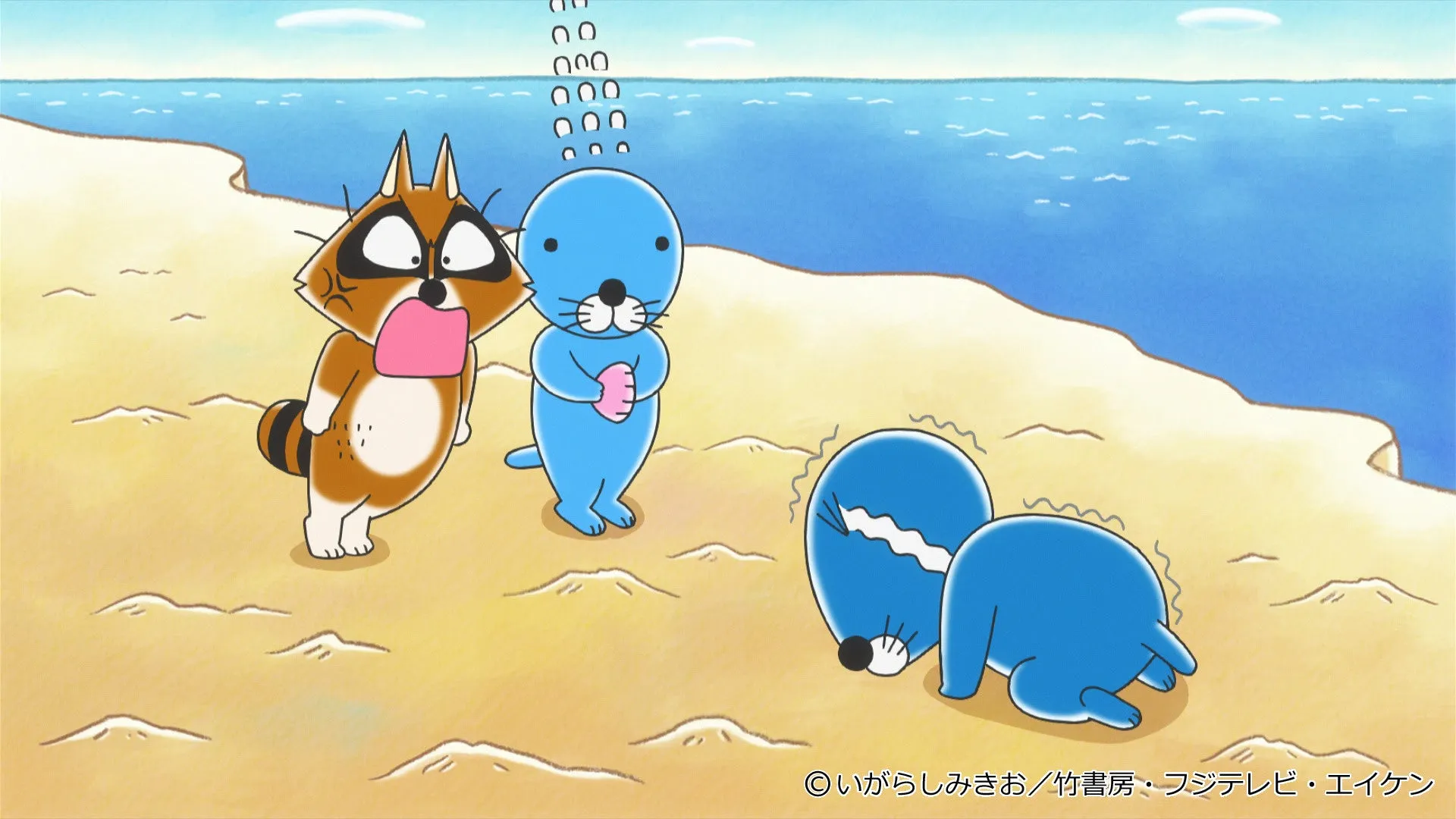 砂浜で驚いた表情のキャラクターたちを描いたアニメのワンシーン。アライグマのようなキャラクターとアザラシのようなキャラクターがおり、海を背景に、困惑した様子や驚いた表情を見せている。