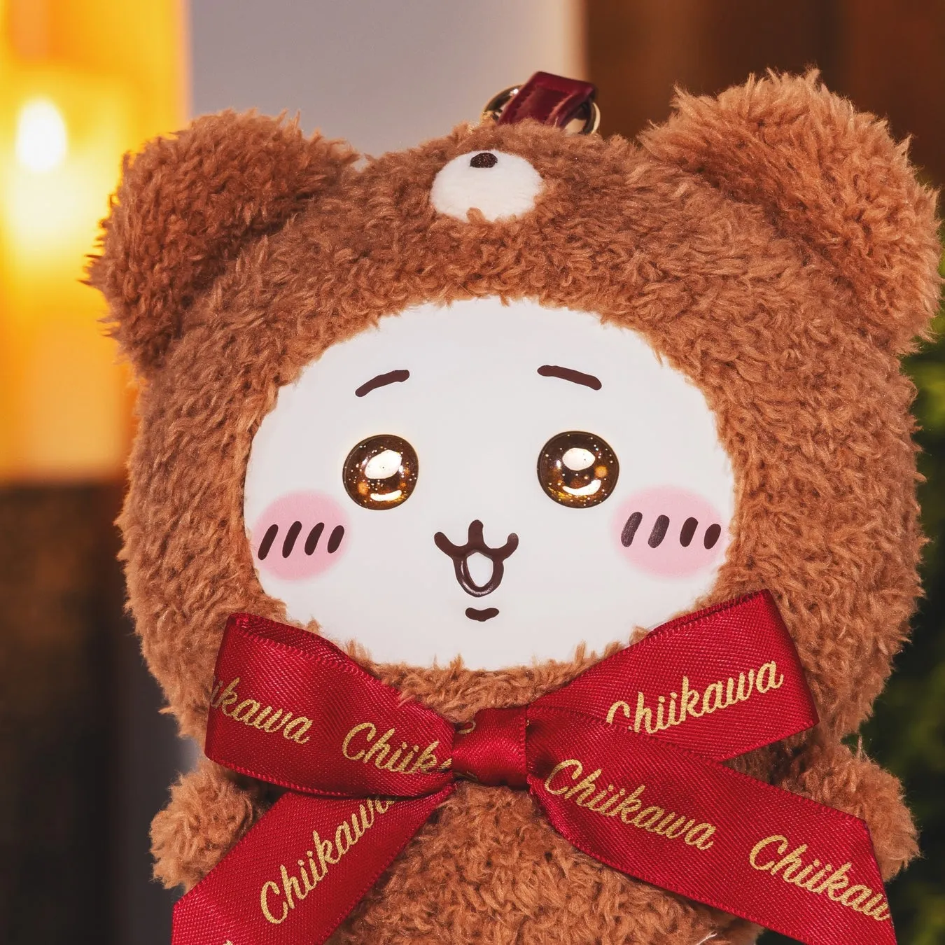 クマの着ぐるみを着たキャラクターのぬいぐるみ