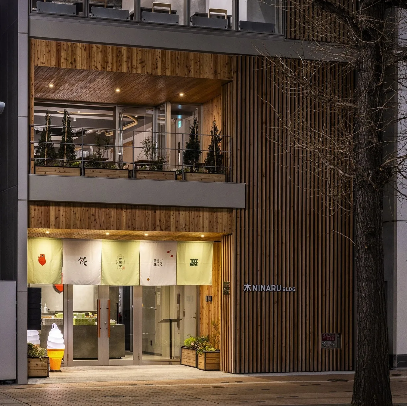 「パフェ、珈琲、酒、佐藤」の店舗外観