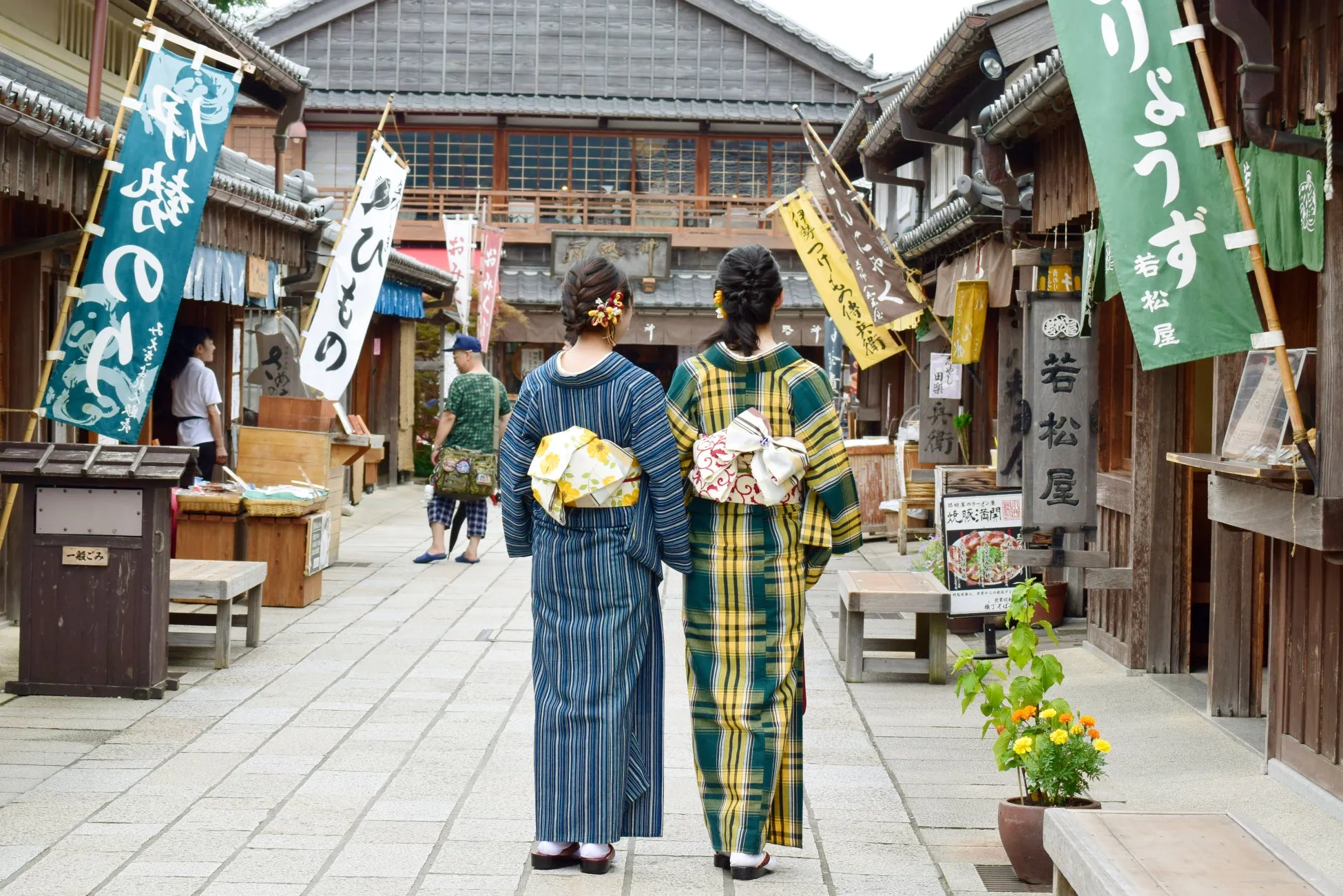 着物姿の女性たち