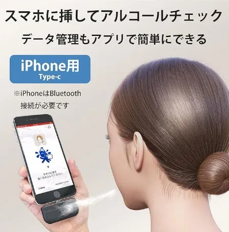 iPhoneに接続してアルコールチェックができるデバイスの画像です。デバイスはType-Cで、Bluetooth接続が必要です。データ管理はアプリで行えます。