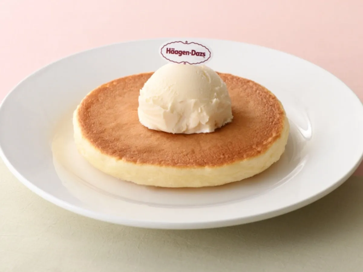 パンケーキにハーゲンダッツが乗った写真