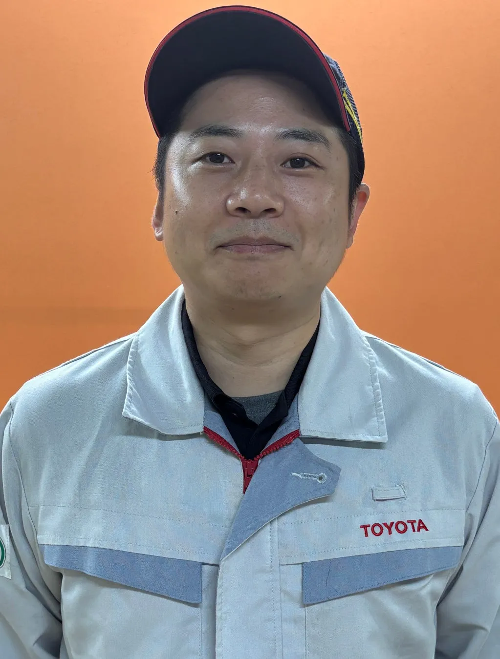 トヨタの作業服を着た男性