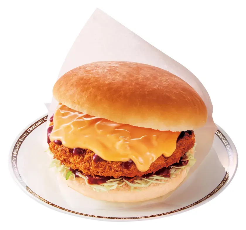 チーズがたっぷりかかったカツサンドの画像