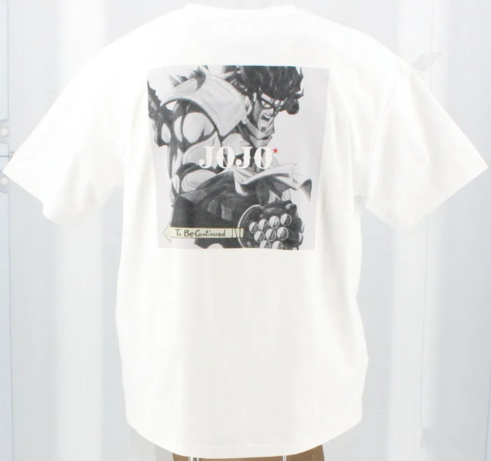 白いTシャツに、ジョジョの奇妙な冒険のキャラクターが描かれたイラストがプリントされています。