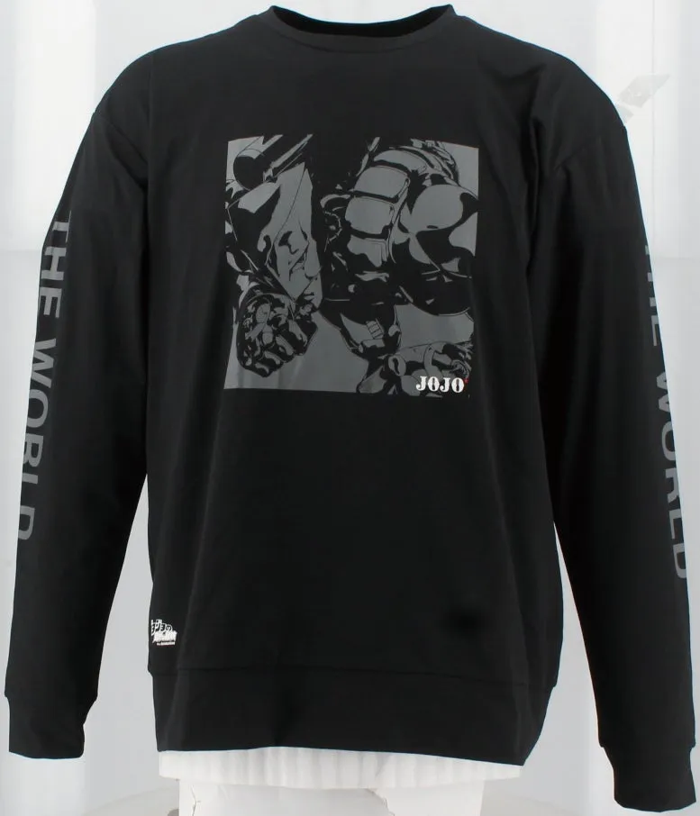 黒色の長袖Tシャツ。前面にはジョジョのキャラクターのイラストと「JOJO」の文字がプリントされており、袖には「THE WORLD」の文字が縦にプリントされている。