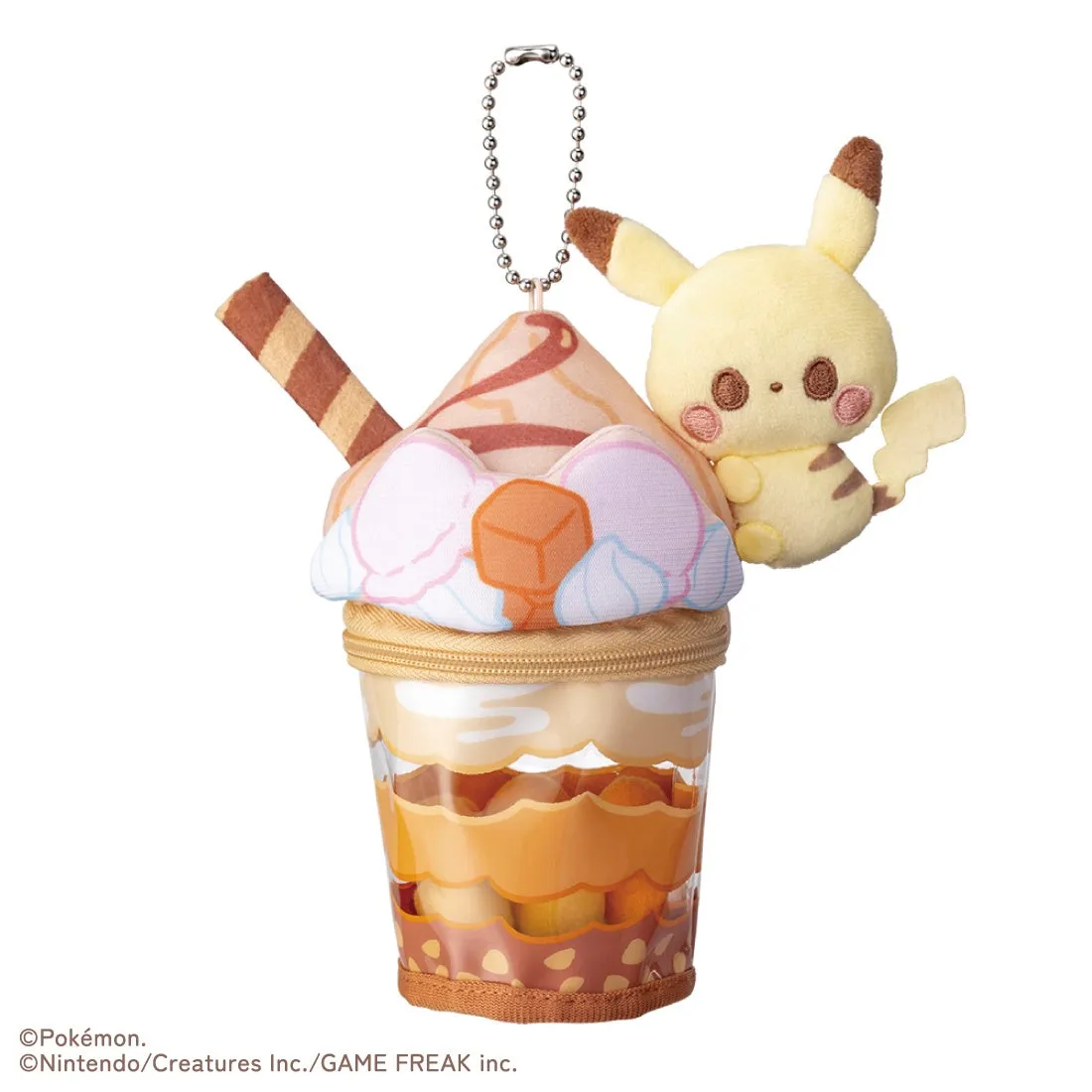 ピカチュウのぬいぐるみと、サンデーのようなデザインの容器のキーホルダー。