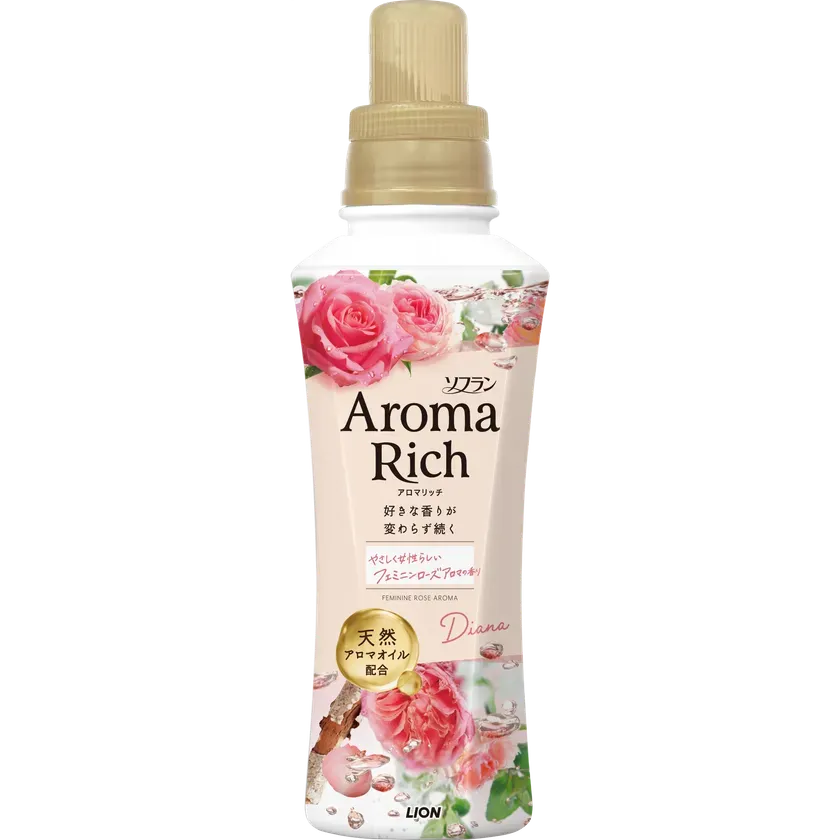ソフランのアロマリッチ柔軟剤の製品ボトル。ピンクのバラのイラストが特徴で、フェミニンローズアロマの香りをアピールしている。