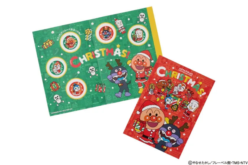 アンパンマンのクリスマスデザインのグッズ。サンタクロースの衣装を着たアンパンマンやバイキンマンなどが描かれている。