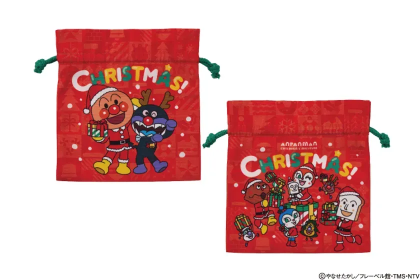 アンパンマンのクリスマスデザインの巾着袋の画像です。サンタの衣装を着たアンパンマンと仲間たちが描かれています。