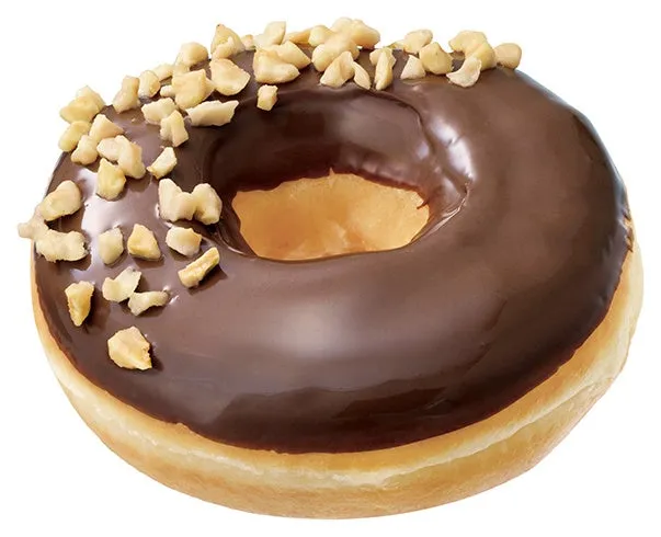チョコレートでコーティングされ、砕いたナッツがトッピングされたドーナツのクローズアップ。