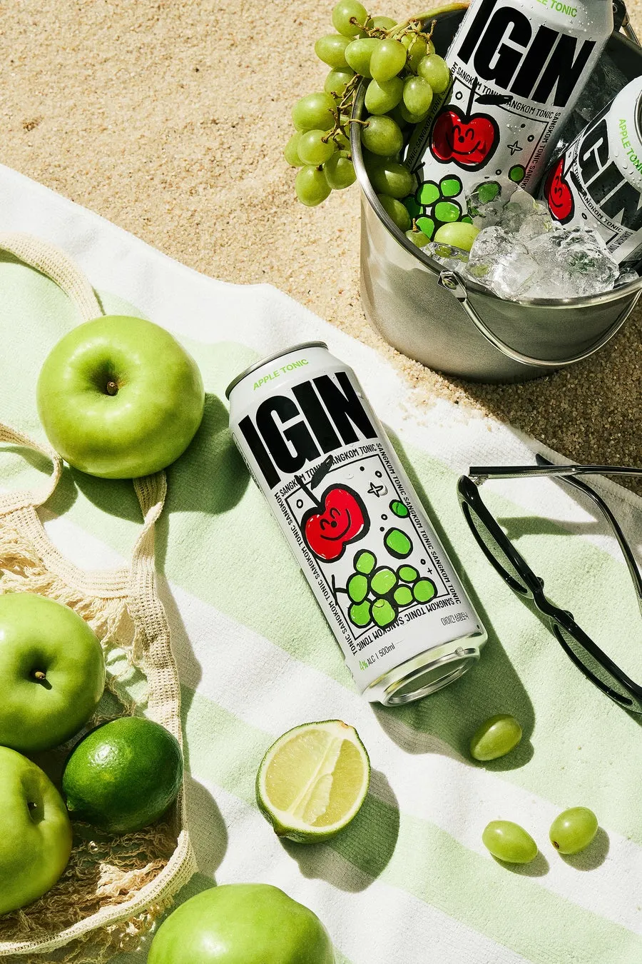 ビーチで冷えたIGIN APPLE TONIC SANGKOM