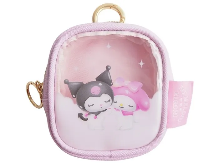 クロミとマイメロディが描かれたピンク色のポーチ
