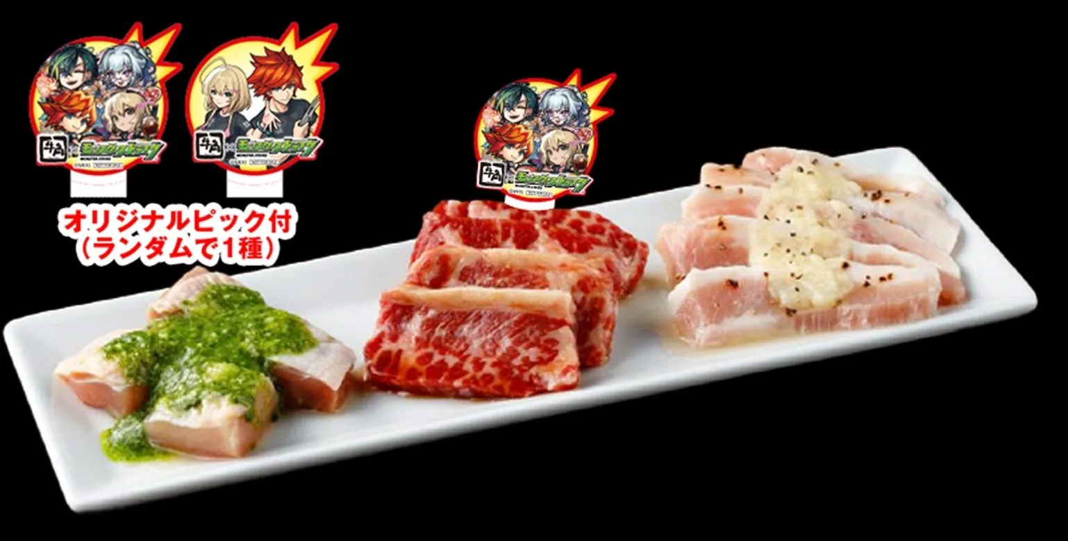 焼肉の盛り合わせと、キャラクターのピックが添えられた写真です。焼肉には、タレのかかった肉、赤身肉、脂身の多い肉が並んでいます。
