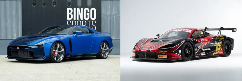 青いスポーツカーとレースカーの画像。青い車は、BINGO SPORTSの看板の前にある。レースカーは、黒、赤、黄色のカラーリングが施されている。