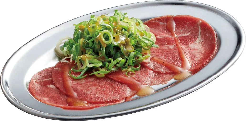 お皿に盛られた牛肉の料理