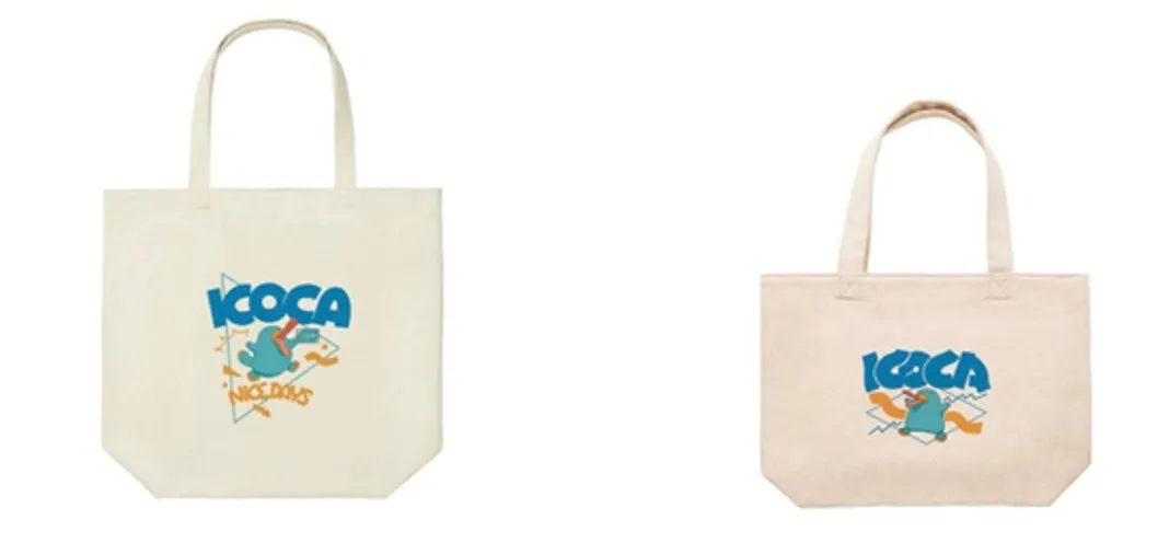 2つのトートバッグ。どちらも白地で、ICOCAのロゴとキャラクターがプリントされている。