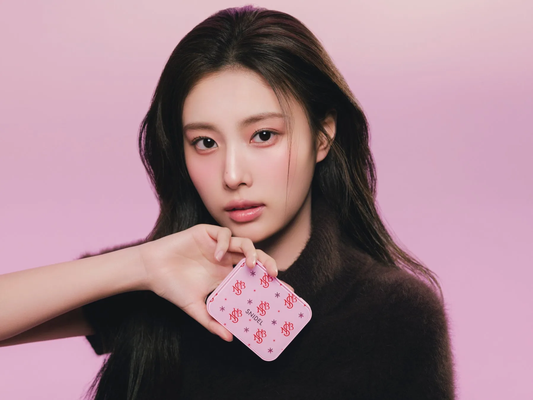 大人の装いメイクアップルック