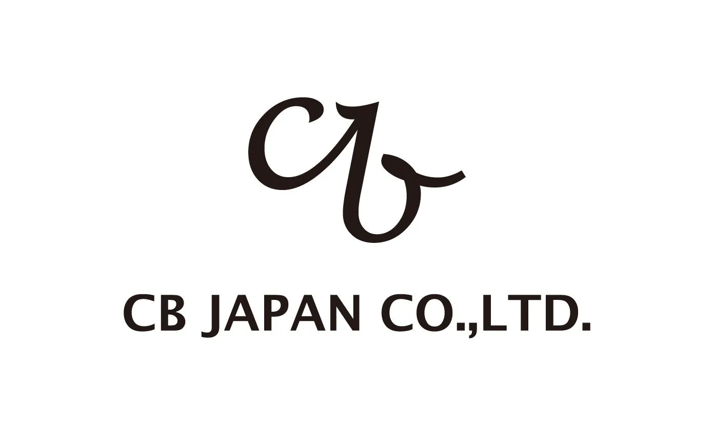 白地に黒文字で「CB JAPAN CO.,LTD.」と書かれたロゴ。上部に筆記体で「cb」の文字がデザインされています。