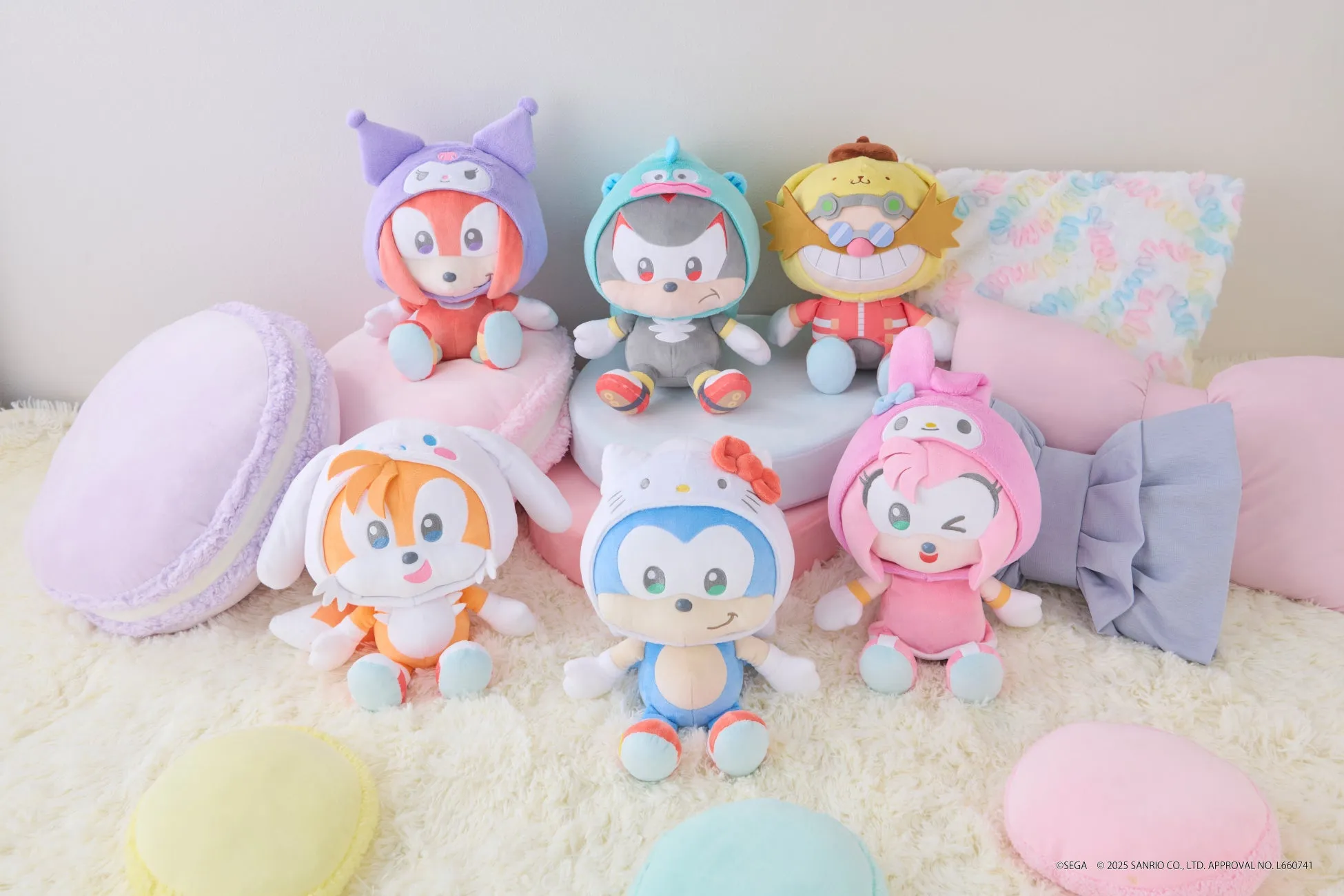様々なサンリオキャラクターのコスチュームを着たソニックフレンズのぬいぐるみ