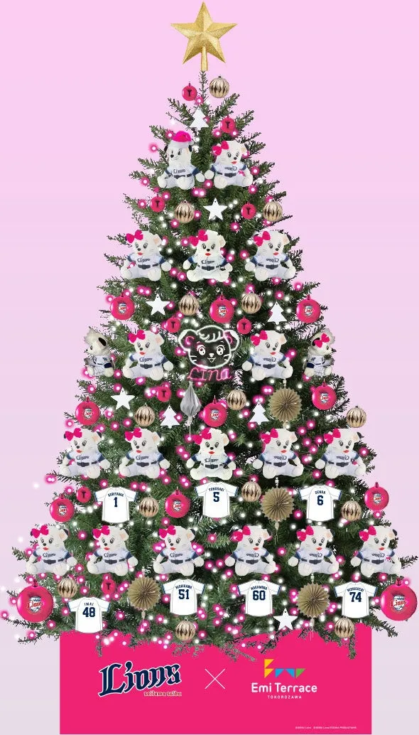 クリスマスツリーの装飾。ライオンズのキャラクターのぬいぐるみやユニフォーム、クリスマスオーナメントが飾られている。てっぺんには金の星。
