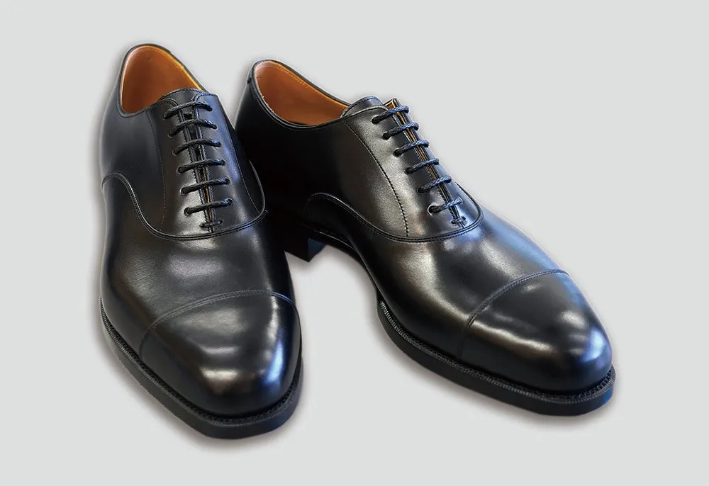 黒い革靴
