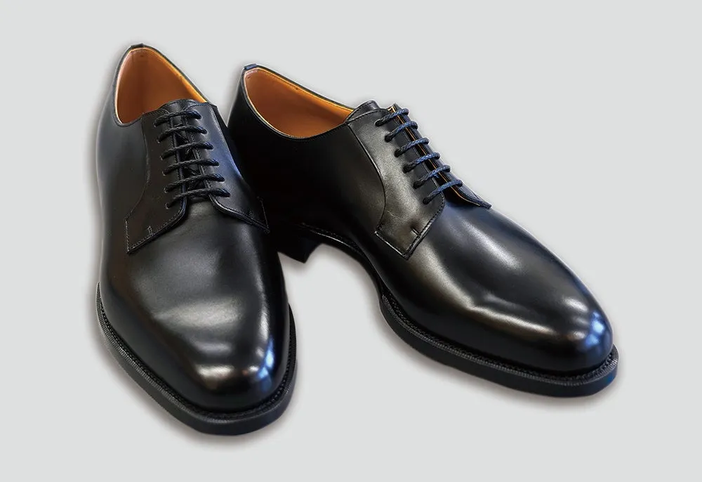 黒い革靴