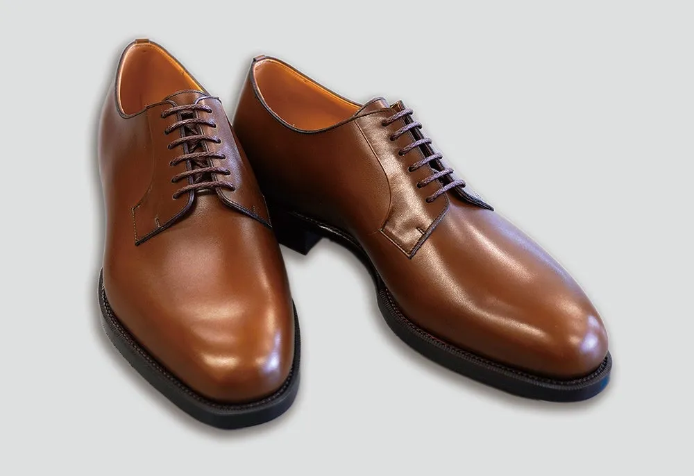 茶色の革靴