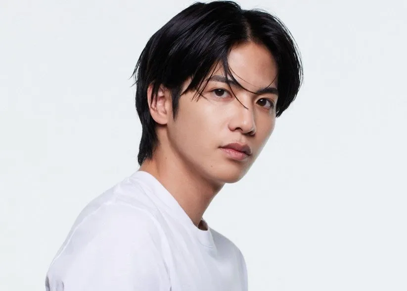 黒髪の男性のポートレート