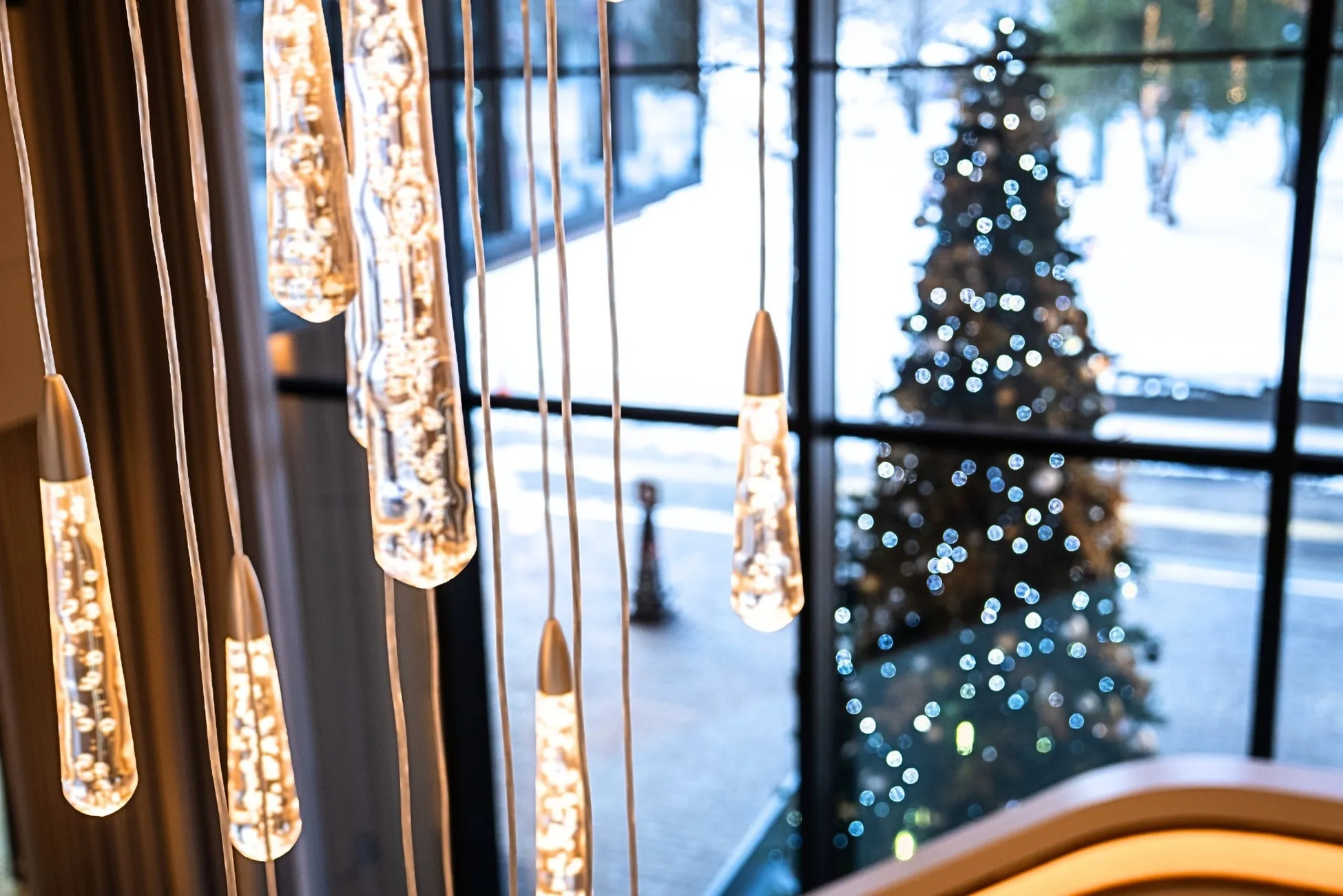 シャンデリアとツリー