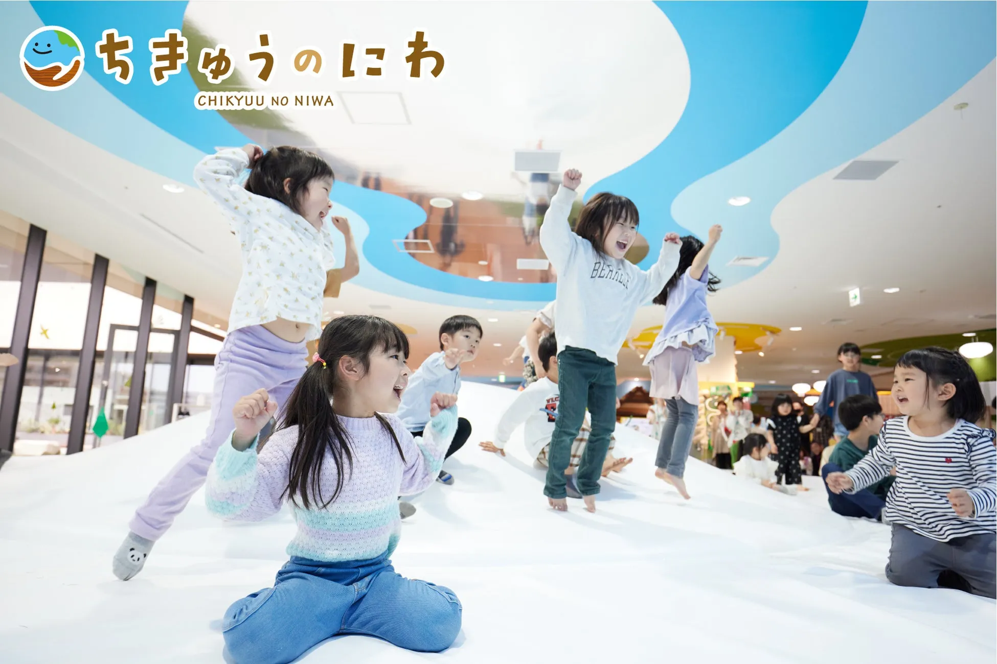 子供, 遊び場, 屋内, 笑顔, 楽しそう, 幼児, 室内, 遊び