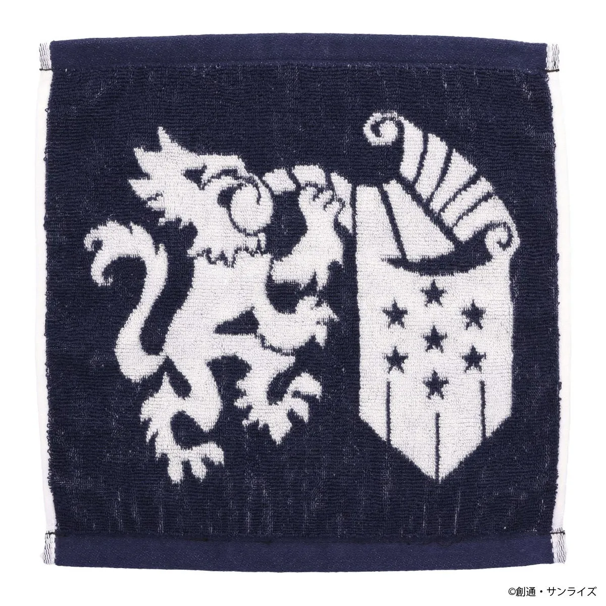 紺色のタオル。中央に白いライオンと星が描かれた紋章がある。タオルには白い縁取りがある。