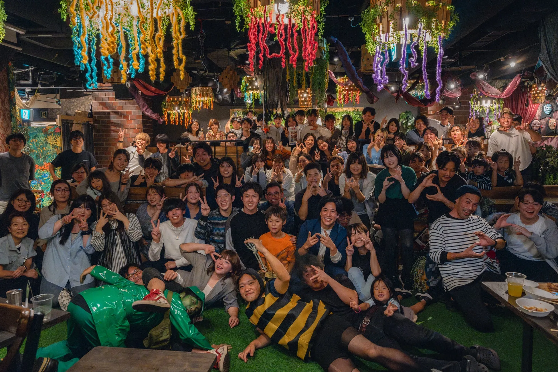 盛り上がる宴会の様子1