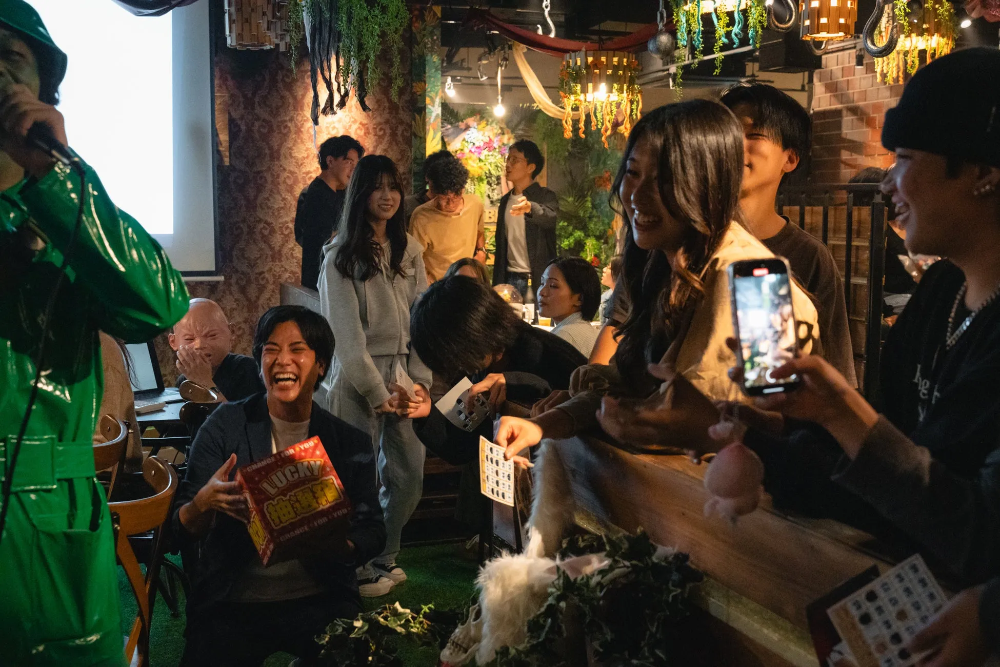 盛り上がる宴会の様子2