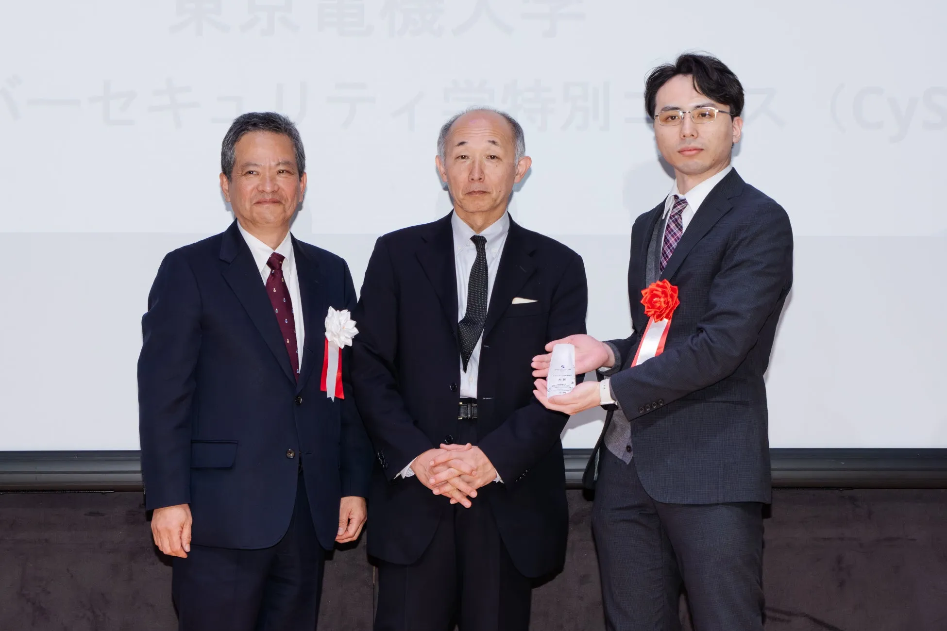 東京電機大学 国際化サイバーセキュリティ学特別コースの受賞風景