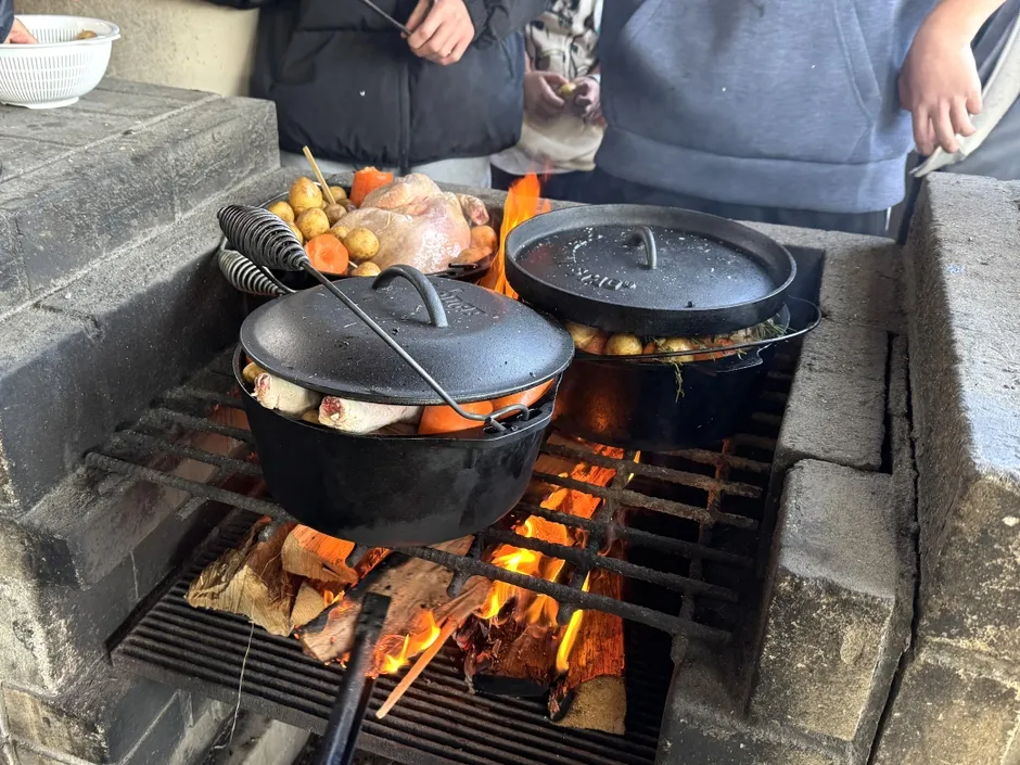 屋外で調理された料理のクローズアップ