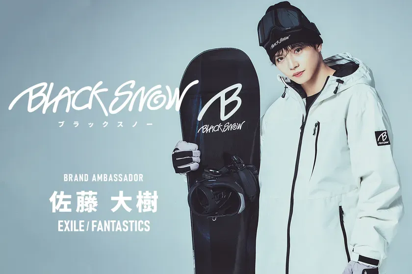 男性がスノーボードを持っており、ブランドの広告ポスターのようです。