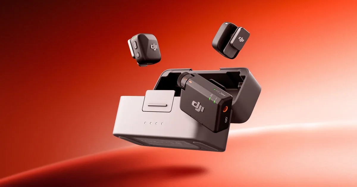 DJI Micワイヤレスマイクシステムの製品画像。受信機、送信機、充電ケースが含まれています。