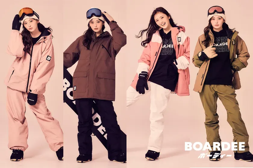 複数モデルがウェアを着ている写真