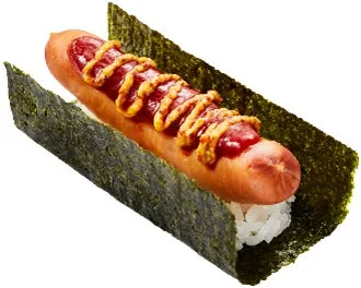 海苔で巻かれたソーセージとご飯。ケチャップとマスタードがトッピングされている。