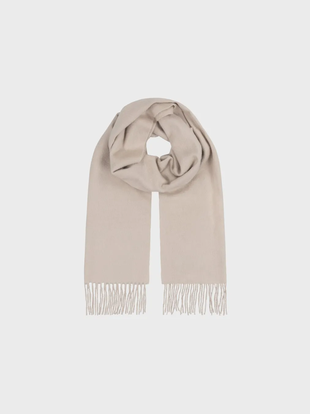 ベージュ色のフリンジ付きスカーフ