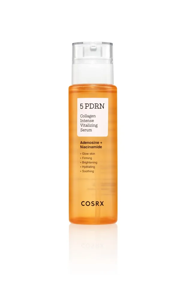 肌のケア製品のボトルです。製品名は「5 PDRN Collagen Intense Vitalizing Serum」で、アデノシンとナイアシンアミドを含み、肌のツヤ出し、ハリ、美白、保湿、鎮静効果があると書かれています。ブランドはCOSRXです。