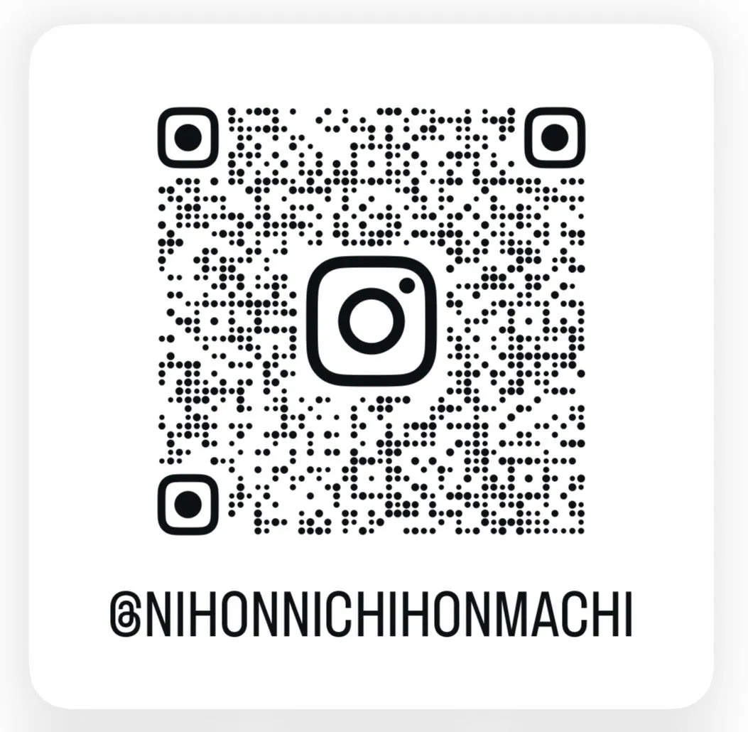 InstagramのQRコードの画像。中央にInstagramのロゴがあり、周囲をQRコードが囲んでいる。下部にはユーザーネームが記載されている。