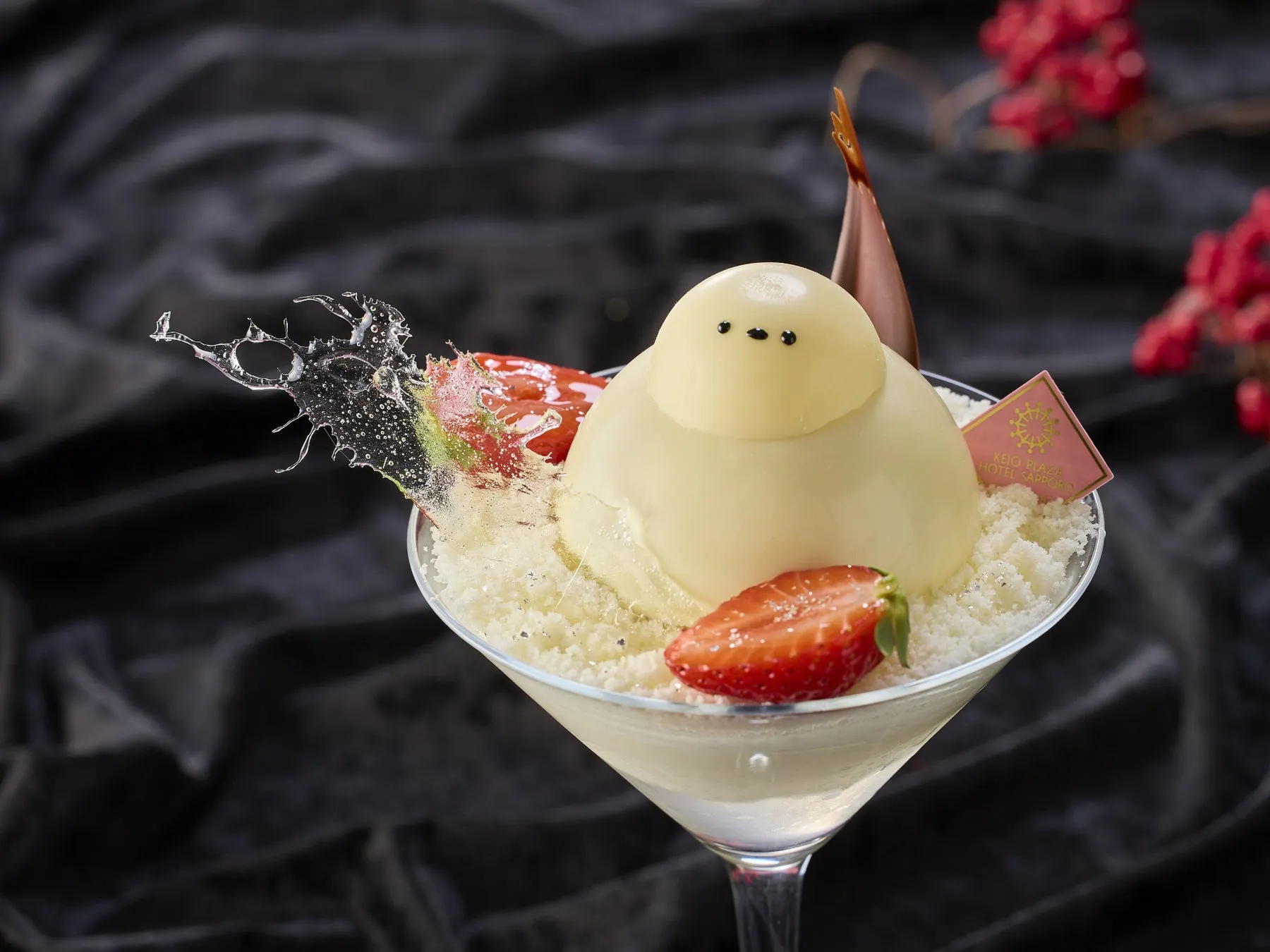 【札幌シメパフェ】京王プラザホテルに「雪の妖精」！シマエナガパフェが大人に贈る癒やし